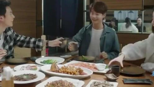 【hth华体登录入口】总府社区:寒冷冬日 结对帮扶送温暖(图1) hth华体会