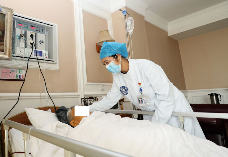 编织袋的变废为宝设计:把土味的工具加工成潮水 重新融入生活|hth华体登录入口(图1) hth华体会