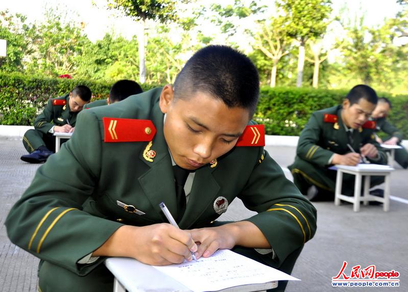 外媒揭中国低端手机制造业内幕|hth华体登录入口(图2) hth华体会